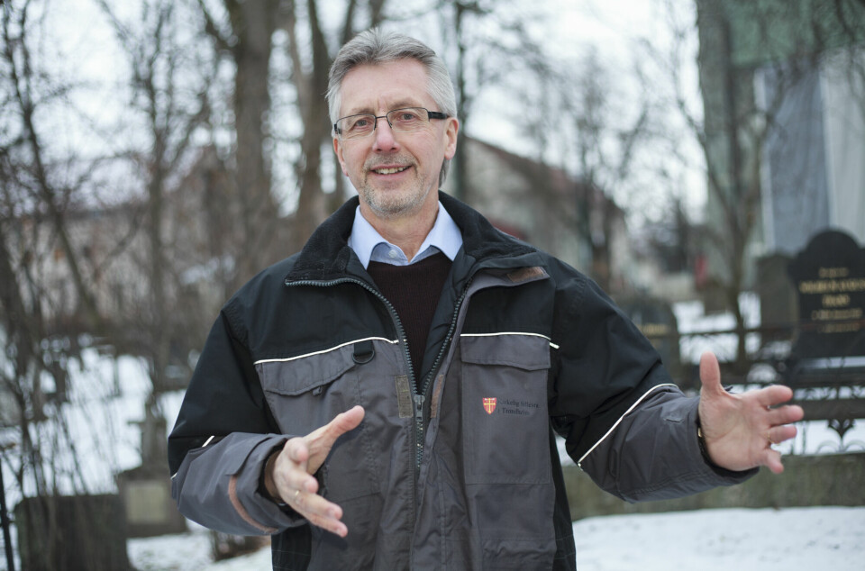 Trygve Jensen, seniorrådgiver i Kirkelig Fellesråd i Trondheim. Han mener at det eneste godkjente alternativ for plastgraver, er såkalt miljøstabilisering.