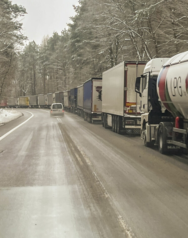 Øyvind passerte milevis med lastebiler og trailere på vei til Ukraina.