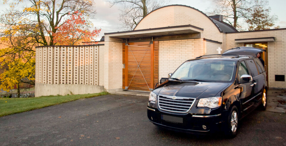 217 millioner kroner til frakt av døde Bårebil, begravelsesbil.