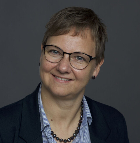 – Vi har vedtatt at vi skal ha et nytt krematorium til 2030. Men foreløpig er det ikke bestemt hvor det kan bygges, sier Inghild Hareide Hansen. Inghild Hareide Hansen, Gravplassjef Bergen, er glad for at statsråd Kjersti Toppe ønsker å utrede kremasjonsvirksomheten i Norge.