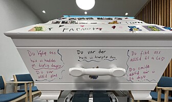 Barna dekorerte mormors kiste