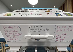 Barna dekorerte mormors kiste