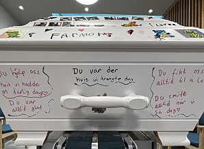 Barna dekorerte mormors kiste