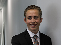 Lars Øy (18) møter døden hver uke