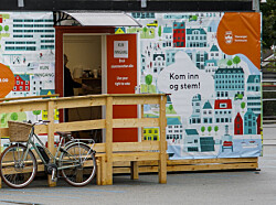 Uenige om kremasjon og avgifter før valget